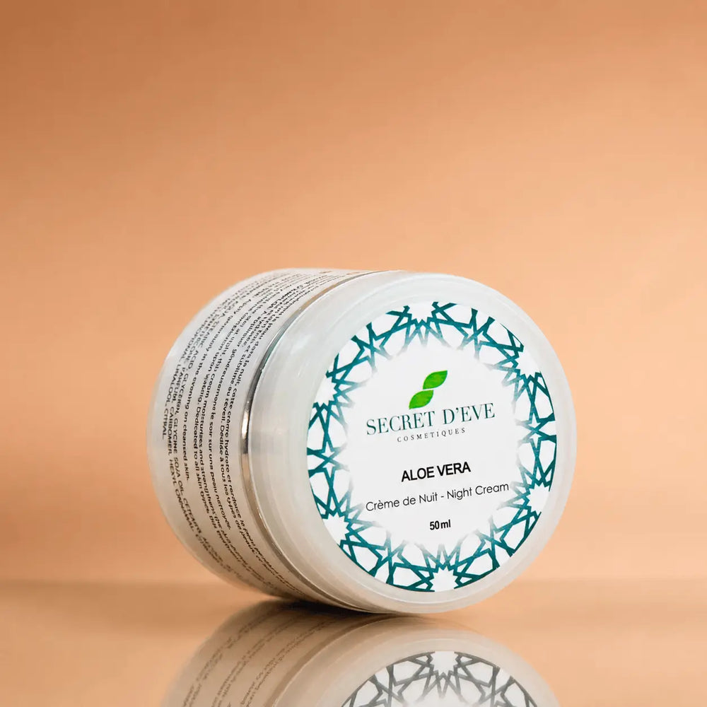 Jar of Secret d'Eve Aloe Vera night cream on a beige background